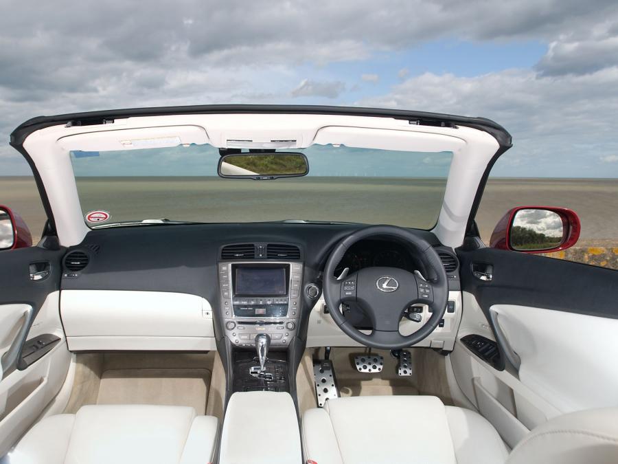  Lexus IS250C 2009 года  (UK) (фото 2 из 7)
